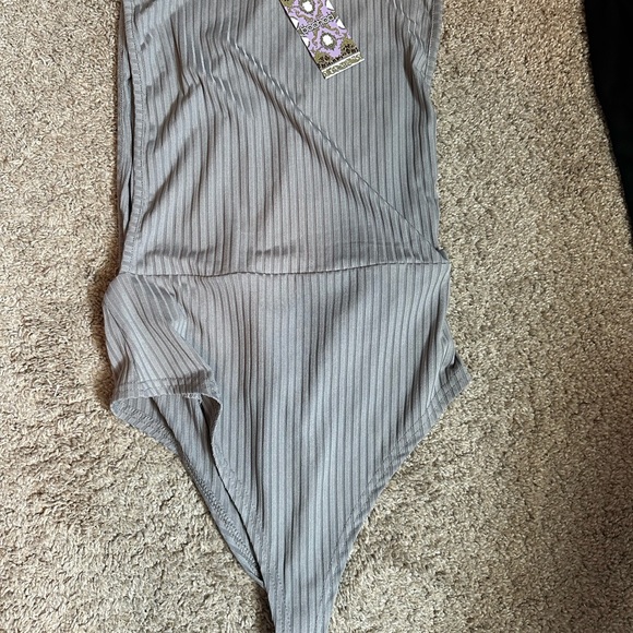 New with tags medium grey boho body suit - Picture 2 of 2